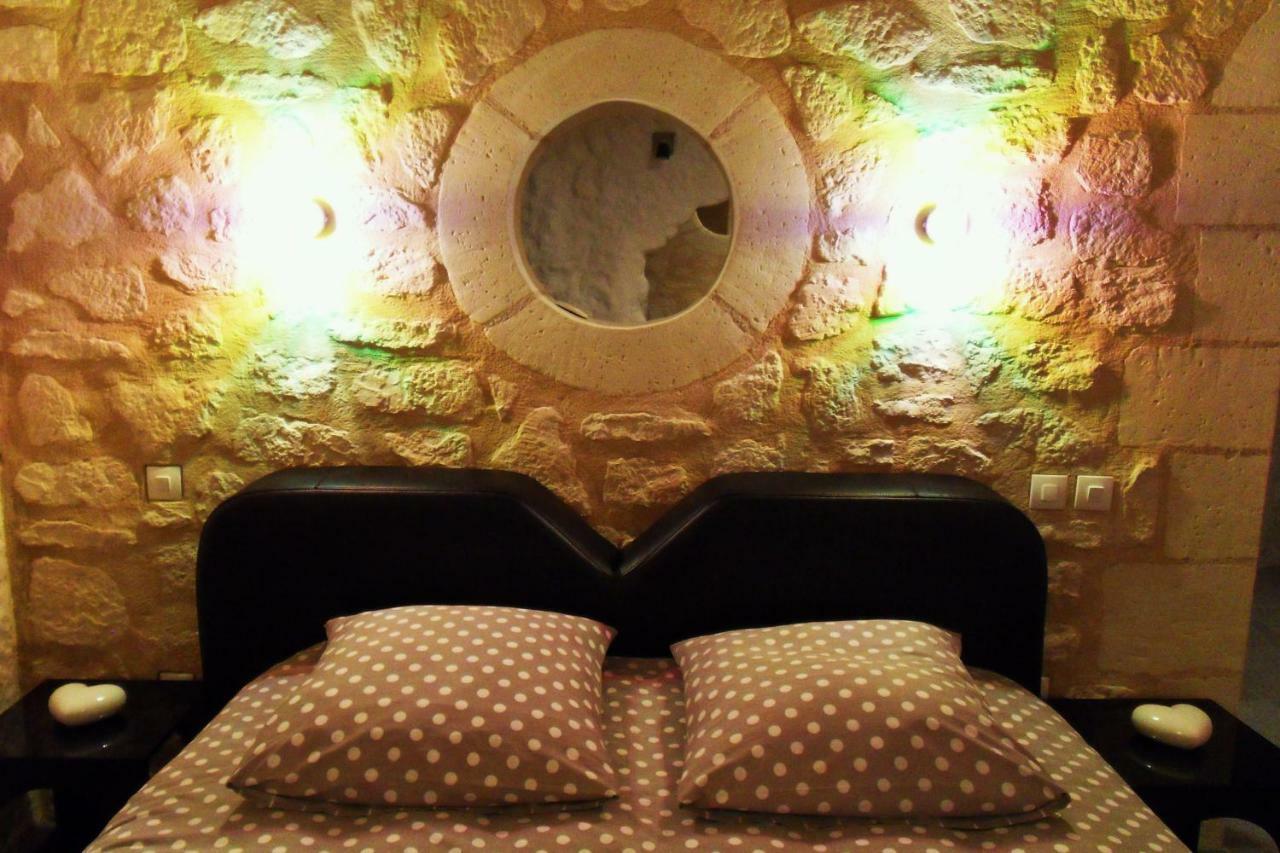 Troglodelice Bed & Breakfast อาแซ-เลอ-ริโด ภายนอก รูปภาพ
