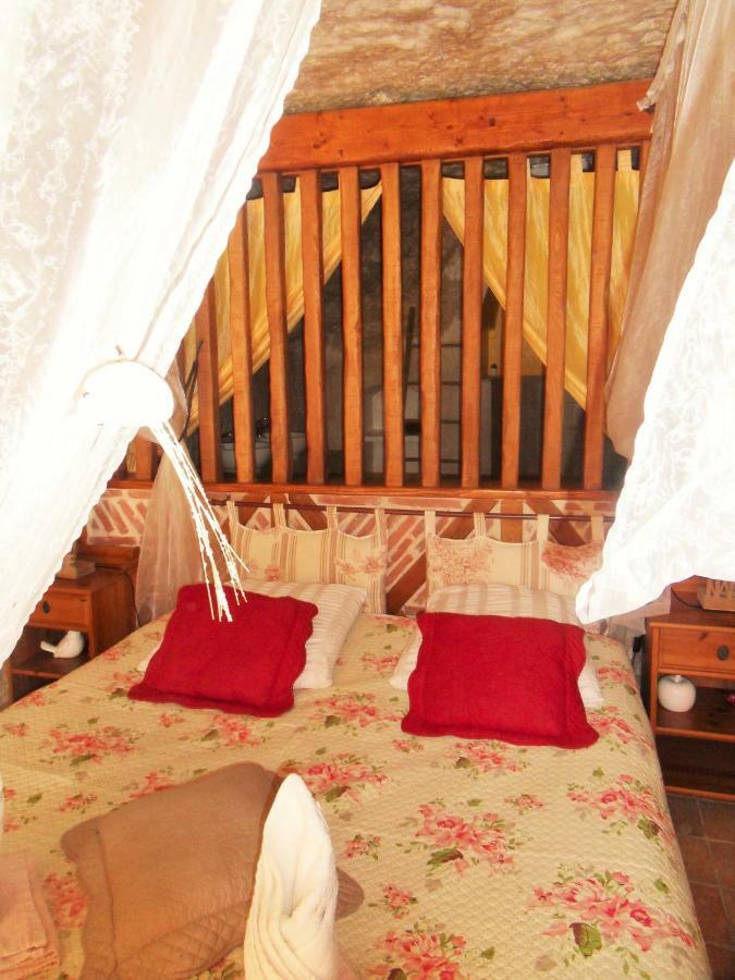 Troglodelice Bed & Breakfast อาแซ-เลอ-ริโด ภายนอก รูปภาพ