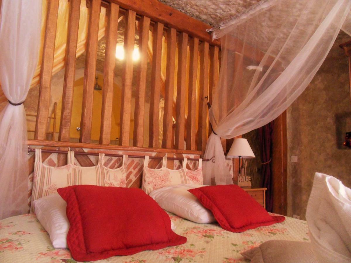 Troglodelice Bed & Breakfast อาแซ-เลอ-ริโด ภายนอก รูปภาพ